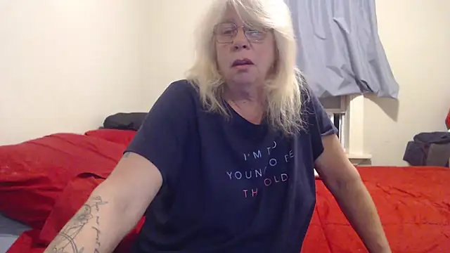 Snapshot of canadiancougar1965 chatting on December 4, 2024, 11:19 pm canadiancougar1965 online show from December 4, 2024, 11:19 pm