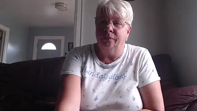 Snapshot of canadiancougar1965 chatting on October 17, 2025, 2:19 pm canadiancougar1965 online show from October 17, 2025, 2:19 pm