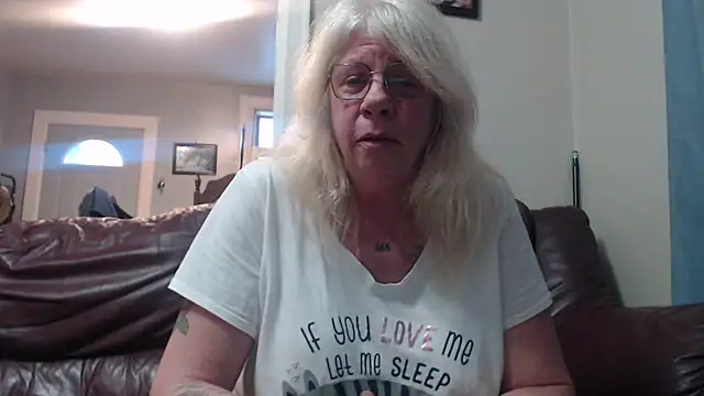 Snapshot of canadiancougar1965 chatting on February 16, 2025, 10:22 pm canadiancougar1965 online show from February 16, 2025, 10:22 pm