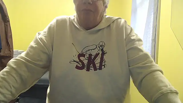 Snapshot of canadiancougar1965 chatting on November 15, 2025, 5:17 pm canadiancougar1965 online show from November 15, 2025, 5:17 pm