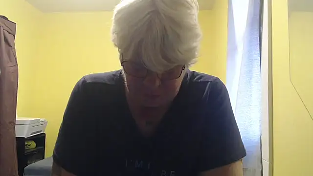 Snapshot of canadiancougar1965 chatting on December 2, 2025, 2:52 pm canadiancougar1965 online show from December 2, 2025, 2:52 pm