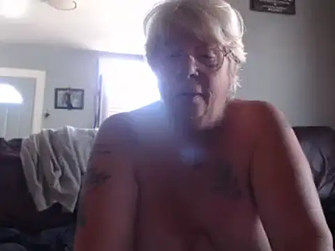 Snapshot of canadiancougar1965 chatting on September 21, 2025, 2:11 pm canadiancougar1965 online show from September 21, 2025, 2:11 pm