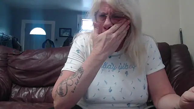 Snapshot of canadiancougar1965 chatting on March 2, 2025, 10:23 pm canadiancougar1965 online show from March 2, 2025, 10:23 pm