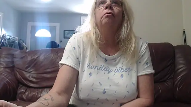 Snapshot of canadiancougar1965 chatting on March 2, 2025, 2:25 pm canadiancougar1965 online show from March 2, 2025, 2:25 pm