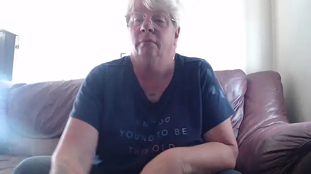 Snapshot of canadiancougar1965 chatting on October 15, 2025, 7:44 pm canadiancougar1965 online show from October 15, 2025, 7:44 pm