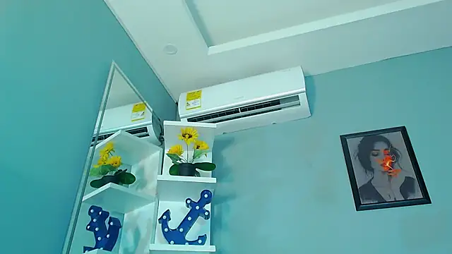 zoey-fox online show from October 6, 2025, 11:05 pm