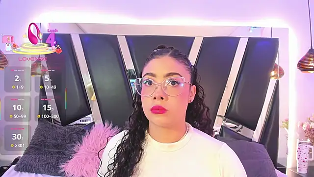 antonelllepiercee online show from October 7, 2025, 11:33 am