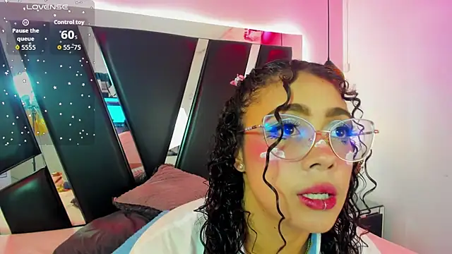 antonelllepiercee online show from September 12, 2025, 11:32 am