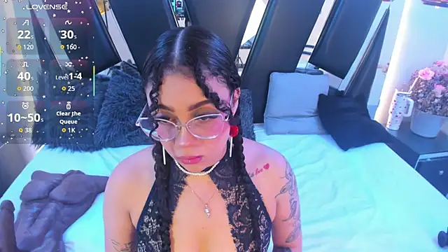 antonelllepiercee online show from November 26, 2025, 11:21 am