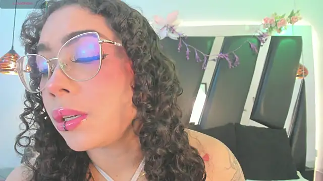 Snapshot of antonelllepiercee chatting on July 17, 2026, 1:52 pm antonelllepiercee online show from July 17, 2026, 1:52 pm