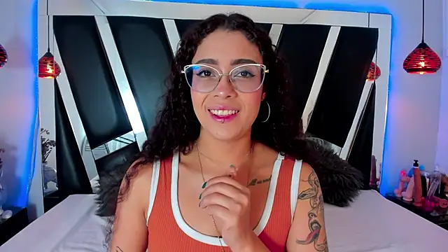 antonelllepiercee online show from March 17, 2025, 11:31 am