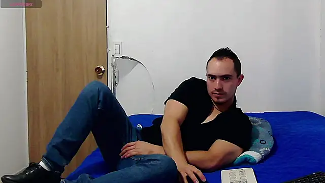 Snapshot of dragon1006 chatting on May 18, 2026, 9:30 pm dragon1006 online show from May 18, 2026, 9:30 pm