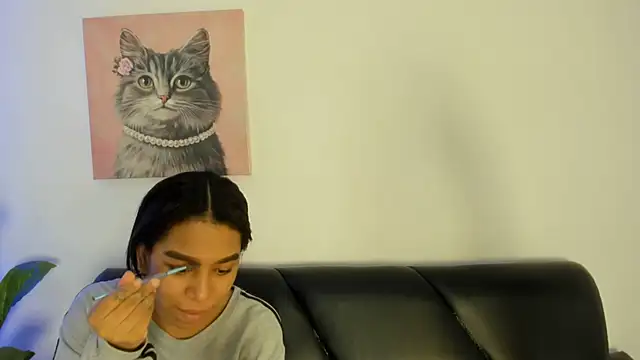 Fernanda brown18 online show from October 18, 2025, 7:49 pm