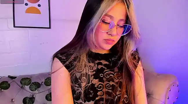 Snapshot of Aliiceyong chatting on January 27, 2025, 11:00 pm Aliiceyong online show from January 27, 2025, 11:00 pm