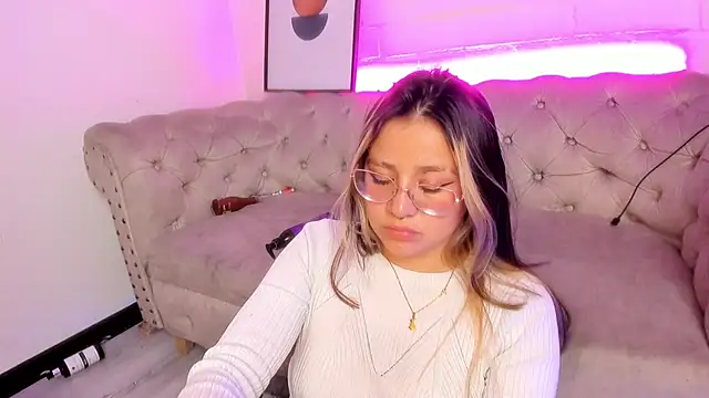 Snapshot of Aliiceyong chatting on March 14, 2025, 9:14 am Aliiceyong online show from March 14, 2025, 9:14 am