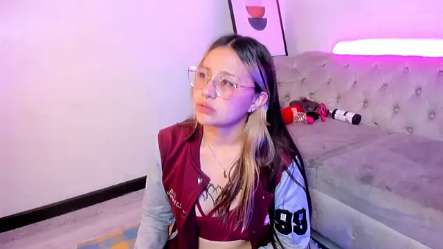 Snapshot of Aliiceyong chatting on March 19, 2025, 3:20 am Aliiceyong online show from March 19, 2025, 3:20 am