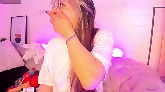 Snapshot of Aliiceyong chatting on February 4, 2025, 9:28 am Aliiceyong online show from February 4, 2025, 9:28 am