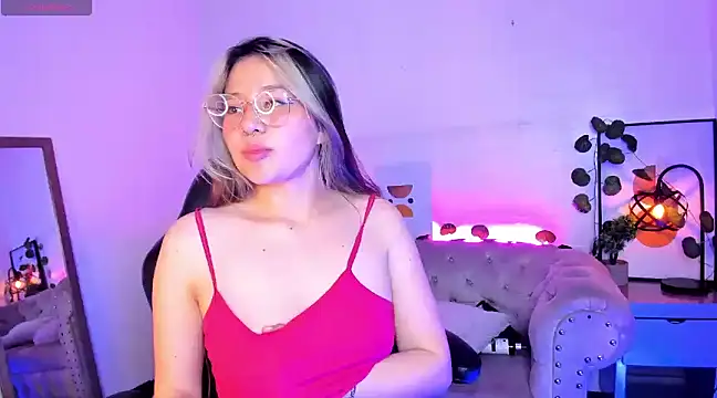 Snapshot of Aliiceyong chatting on February 6, 2025, 3:06 am Aliiceyong online show from February 6, 2025, 3:06 am