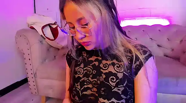 Snapshot of Aliiceyong chatting on February 14, 2025, 3:43 am Aliiceyong online show from February 14, 2025, 3:43 am