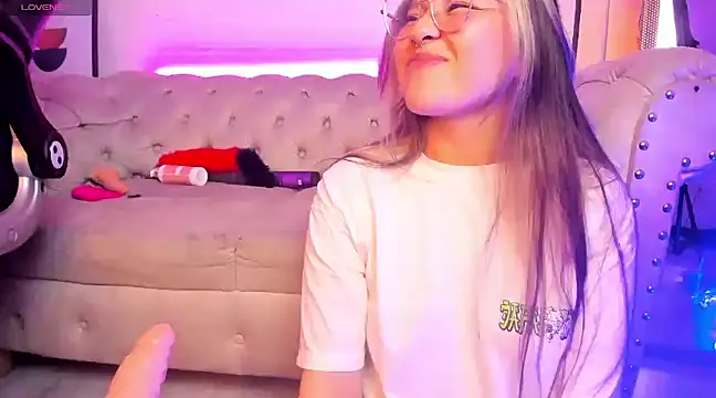 Snapshot of Aliiceyong chatting on February 4, 2025, 6:25 am Aliiceyong online show from February 4, 2025, 6:25 am