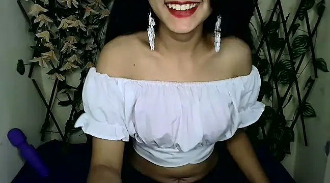 Snapshot of SUZY_FROMUS chatting on February 25, 2025, 11:04 pm SUZY FROMUS online show from February 25, 2025, 11:04 pm