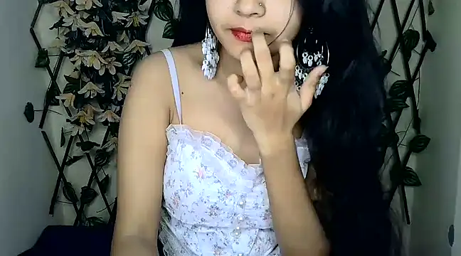 Snapshot of SUZY_FROMUS chatting on February 18, 2025, 8:25 pm SUZY FROMUS online show from February 18, 2025, 8:25 pm