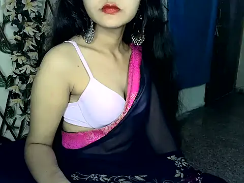 Snapshot of SUZY_FROMUS chatting on February 1, 2025, 12:40 am SUZY FROMUS online show from February 1, 2025, 12:40 am