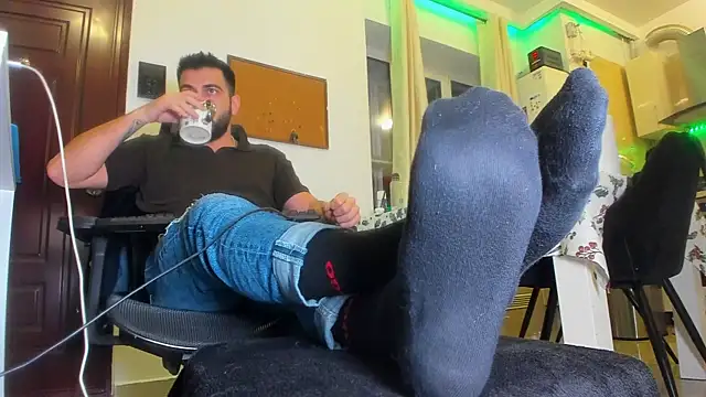 Snapshot of welcometo_hell chatting on November 25, 2025, 10:10 pm welcometo hell online show from November 25, 2025, 10:10 pm