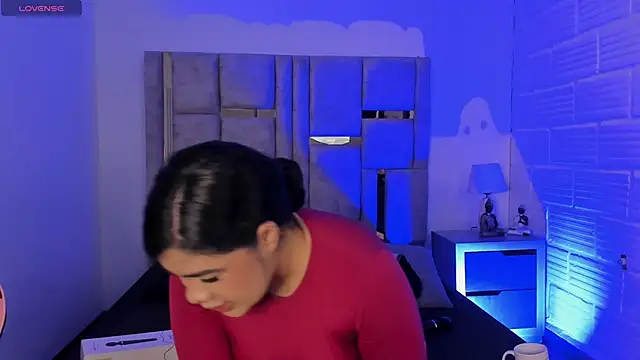 EmmaBecket2 online show from October 8, 2025, 12:17 pm