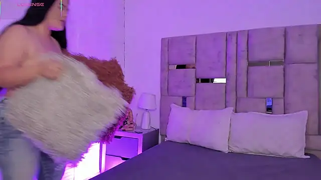 EmmaBecket2 online show from December 5, 2025, 3:49 am