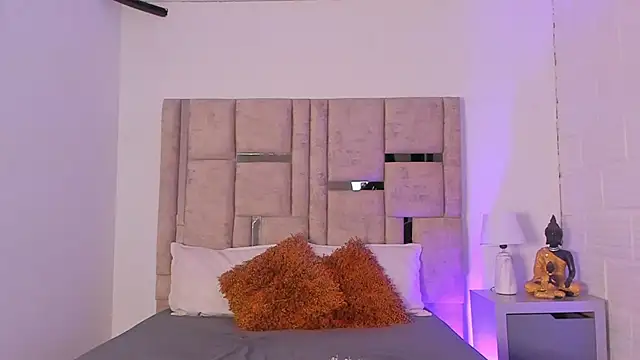 EmmaBecket2 online show from October 17, 2025, 12:51 pm