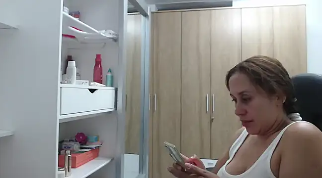 Snapshot of RoxanaLove9 chatting on February 15, 2025, 11:14 pm RoxanaLove9 online show from February 15, 2025, 11:14 pm