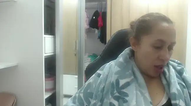 Snapshot of RoxanaLove9 chatting on February 19, 2025, 2:12 am RoxanaLove9 online show from February 19, 2025, 2:12 am