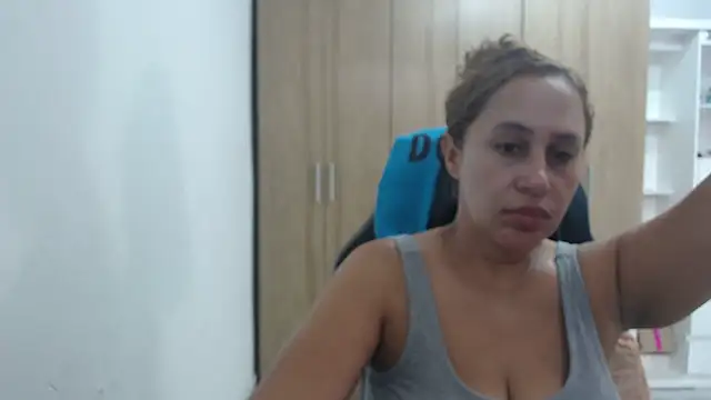 Snapshot of RoxanaLove9 chatting on October 10, 2025, 9:48 pm RoxanaLove9 online show from October 10, 2025, 9:48 pm