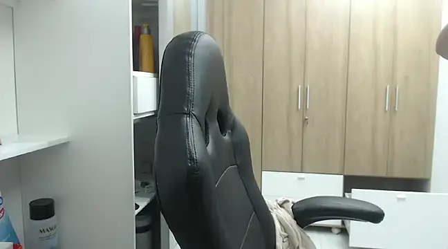 Snapshot of RoxanaLove9 chatting on March 19, 2025, 3:09 am RoxanaLove9 online show from March 19, 2025, 3:09 am