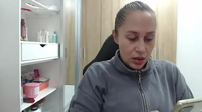 Snapshot of RoxanaLove9 chatting on February 11, 2025, 9:46 pm RoxanaLove9 online show from February 11, 2025, 9:46 pm