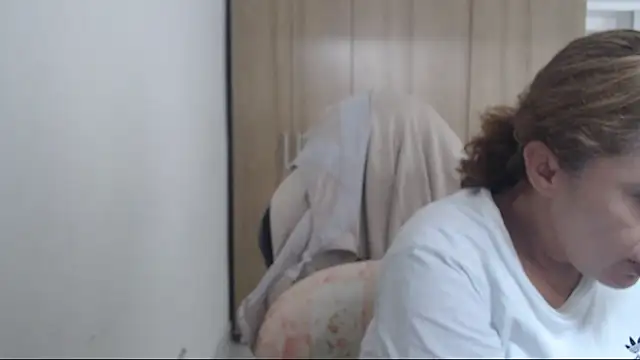 Snapshot of RoxanaLove9 chatting on October 8, 2025, 8:31 pm RoxanaLove9 online show from October 8, 2025, 8:31 pm