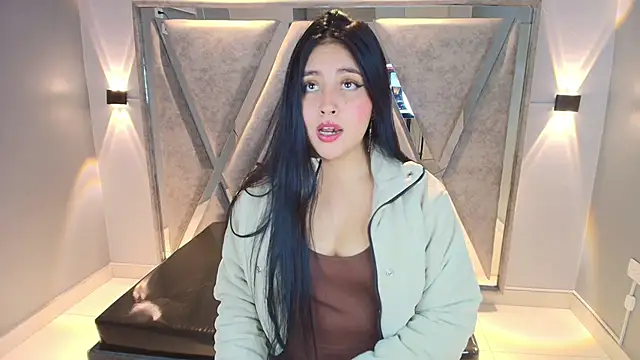 Annie9  online show from January 5, 2026, 11:52 pm