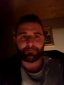 Snapshot of heroes223e chatting on January 3, 2025, 12:22 am heroes223e online show from January 3, 2025, 12:22 am
