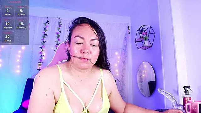 Snapshot of Ana_luciaaa chatting on February 4, 2025, 12:40 am Ana luciaaa online show from February 4, 2025, 12:40 am