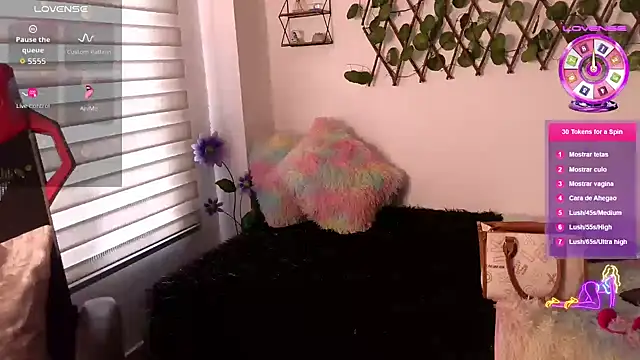 Snapshot of EmberEyes_999 chatting on November 4, 2025, 8:34 pm EmberEyes 999 online show from November 4, 2025, 8:34 pm