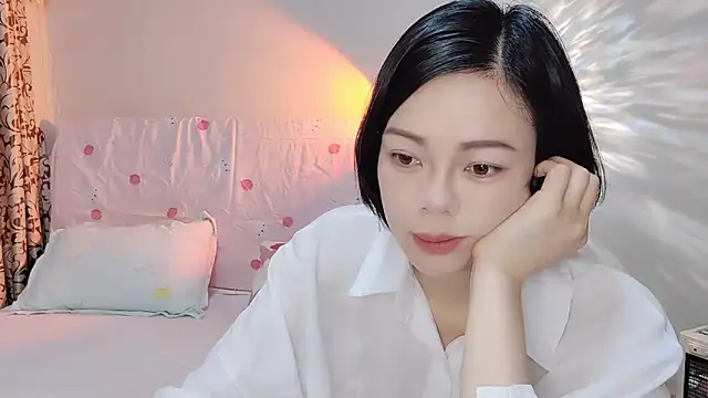 Snapshot of Linda-LL chatting on March 3, 2025, 2:33 am Linda-LL online show from March 3, 2025, 2:33 am