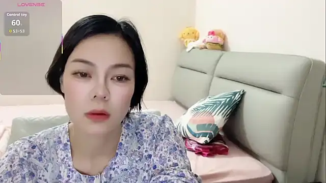 Linda-LL online show from May 10, 2026, 1:46 pm