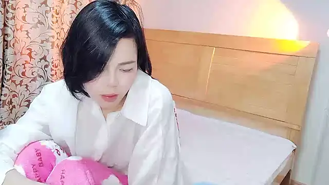 Snapshot of Linda-LL chatting on February 27, 2025, 6:02 am Linda-LL online show from February 27, 2025, 6:02 am