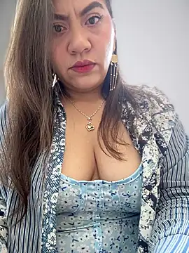 Iam  Cristal online show from October 22, 2025, 9:35 pm