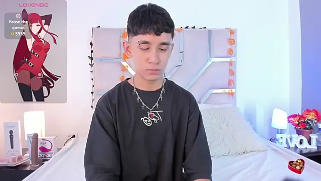 Thayler jones online show from November 4, 2025, 8:34 pm