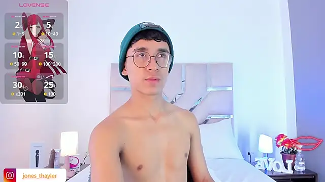 Snapshot of Thayler_jones chatting on January 11, 2026, 2:46 pm Thayler jones online show from January 11, 2026, 2:46 pm