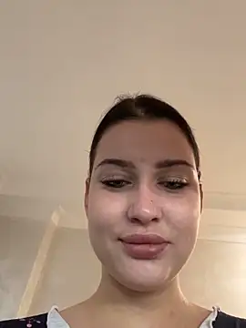 KikiWatson online show from December 19, 2025, 9:55 am