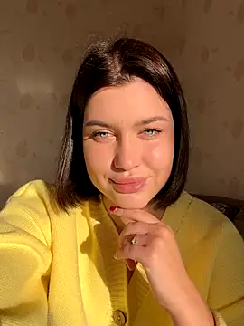 KikiWatson online show from October 18, 2025, 1:13 pm