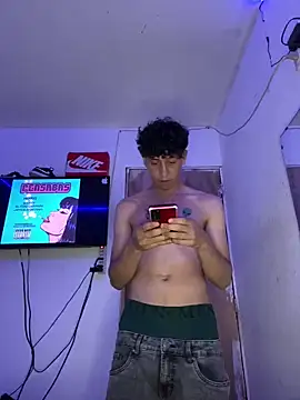 LatinBoysxxx online show from March 5, 2025, 10:43 pm